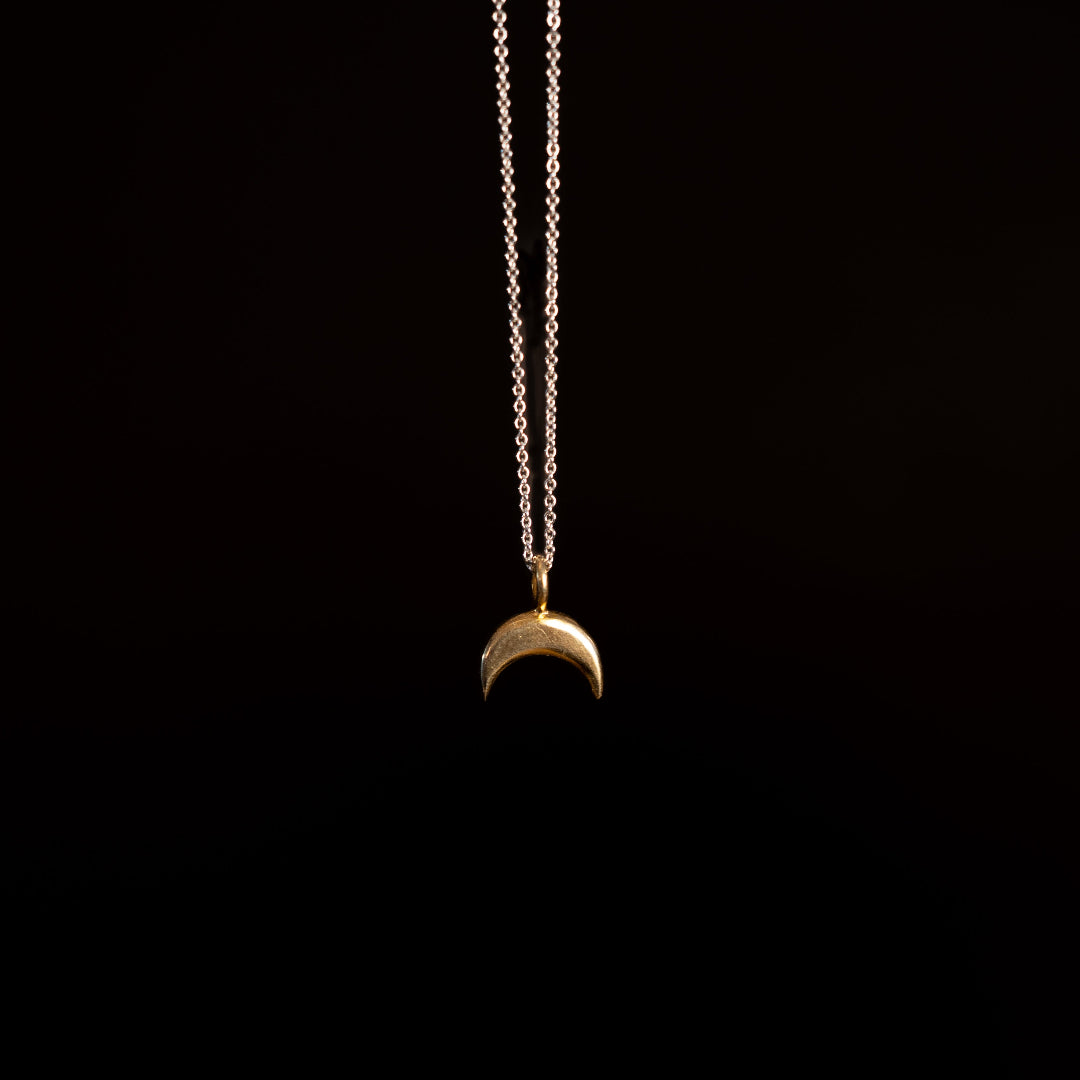 „Faucille“ Anhänger mit Kette