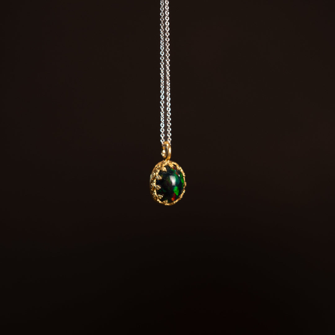 „Mystique“ Anhänger mit Kette